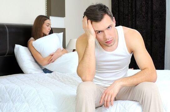 الرجل منزعج من الإفرازات المرضية عندما يكون متحمسًا